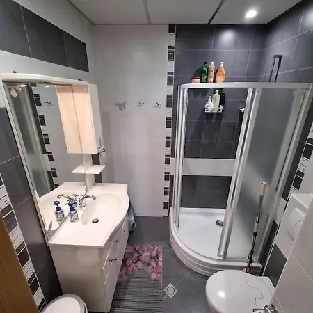 Апартаменты And Spacious 2 Bedroom София